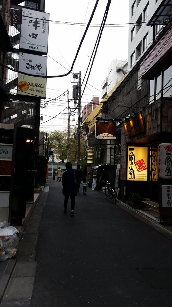 お店羊様、六本木交差点所在.jpg